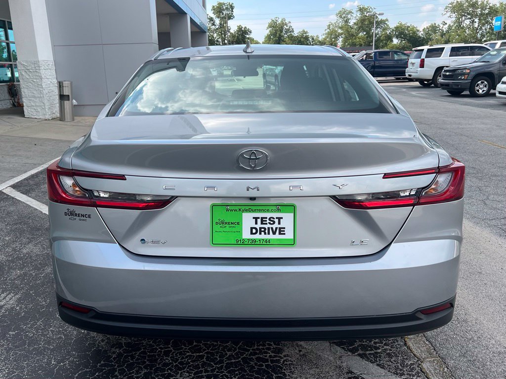 Used 2025 Toyota Camry LE FWD image 6