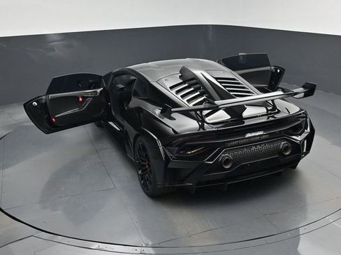 Used 2022 Lamborghini Huracan STO RWD image 30