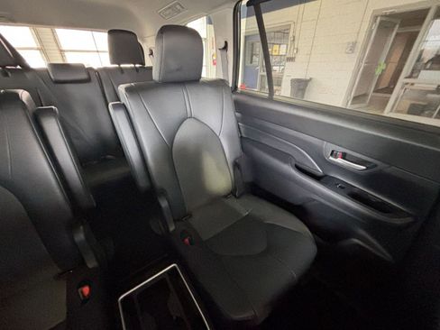 Used 2025 Toyota Grand Highlander LE image 42