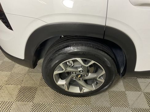 Used 2025 Chevrolet Trax LT FWD image 10