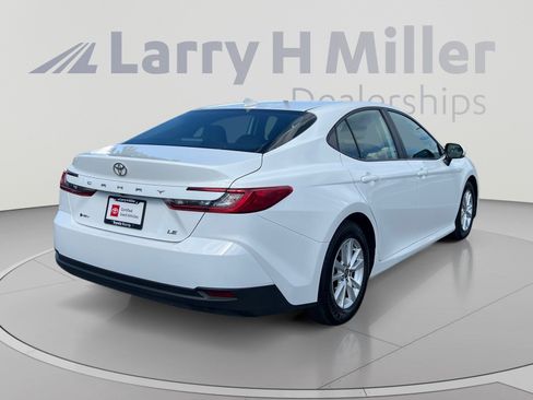 Used 2025 Toyota Camry LE FWD image 5
