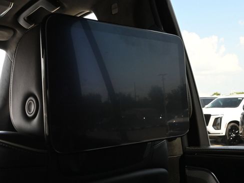 Used 2021 Cadillac Escalade Premium Luxury Platinum AWD/4WD image 16