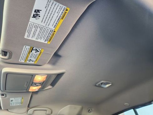 Used 2024 Nissan Frontier SV w/ SV Convenience Package image 19