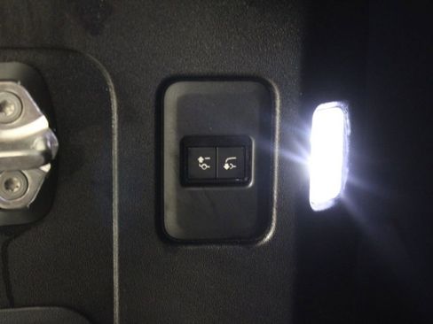 Used 2025 Land Rover Defender 110 S AWD/4WD image 41
