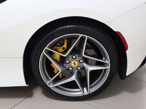 Used 2021 Ferrari F8 Tributo image 19