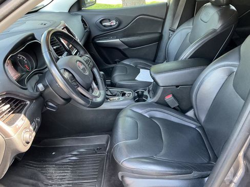 Used 2019 Jeep Cherokee Limited w/ Technology Group AWD/4WD image 10