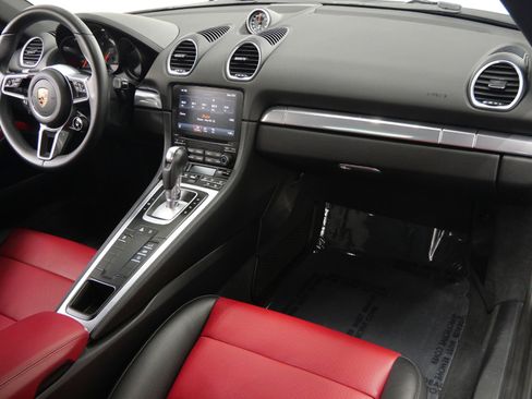 Used 2021 Porsche 718 Cayman RWD image 13