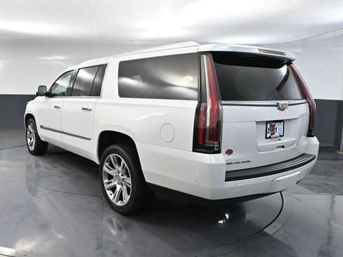 Used 2020 Cadillac Escalade ESV Premium Luxury image 9