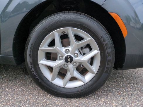 Used 2025 Kia Soul LX w/ LX Technology Package FWD image 11
