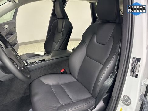 Used 2025 Volvo XC60 B5 Plus image 13