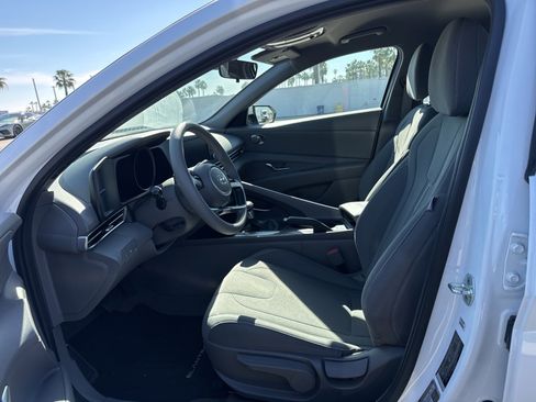 Used 2022 Hyundai Elantra SEL w/ Cargo Package image 5