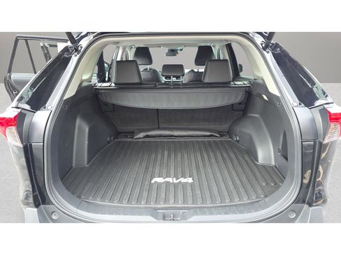 Used 2023 Toyota RAV4 XLE Premium image 17