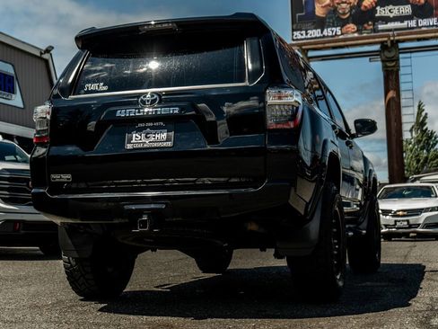 Used 2018 Toyota 4Runner SR5 AWD/4WD image 3