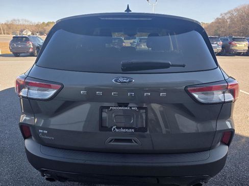 Used 2022 Ford Escape SE w/ SE Sport Appearance Package image 6