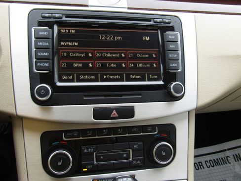 Used 2012 Volkswagen CC Lux image 17