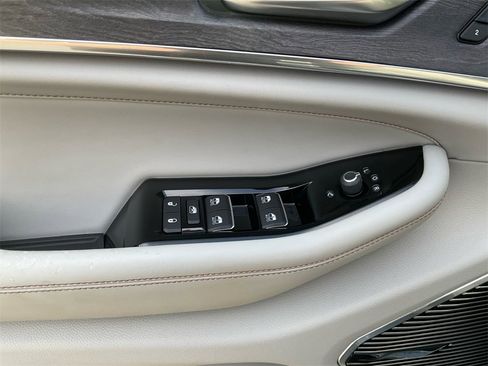 Used 2022 Jeep Grand Cherokee L Overland image 34