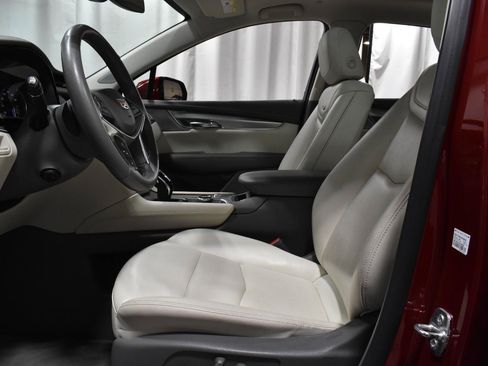 Used 2022 Cadillac XT5 Premium Luxury image 2