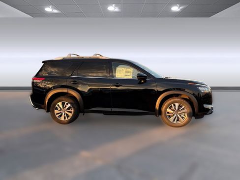 New 2025 Nissan Pathfinder SL image 7