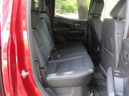 Used 2025 Chevrolet Colorado LT w/ LT Convenience Package RWD image 20