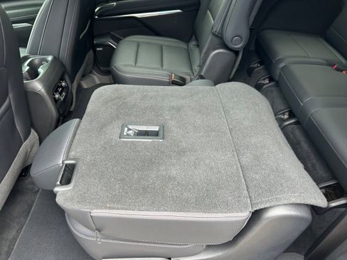 Used 2024 Chevrolet Traverse LT w/ Enhanced Driving Package FWD image 31