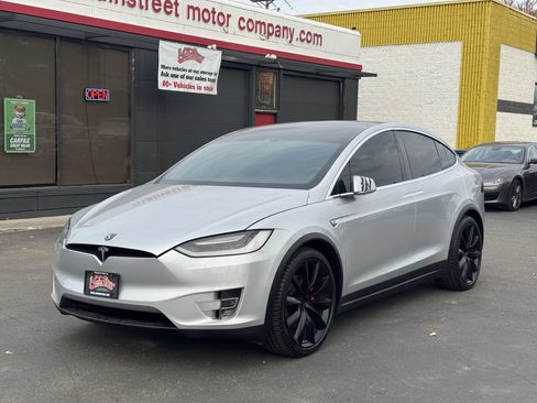 Used 2016 Tesla Model X P90D image 3