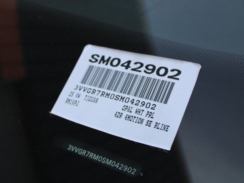 New 2025 Volkswagen Tiguan SE R-Line image 31