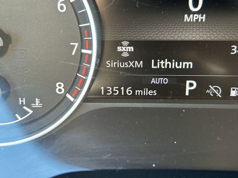 Used 2024 Nissan Pathfinder S image 24