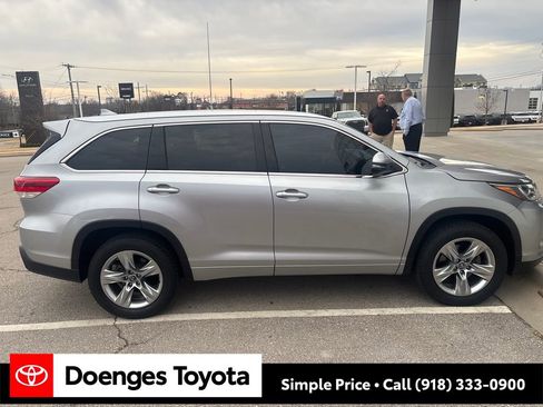 Used 2017 Toyota Highlander Limited image 24