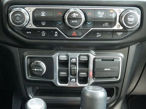 Used 2020 Jeep Wrangler Unlimited Sahara AWD/4WD image 21