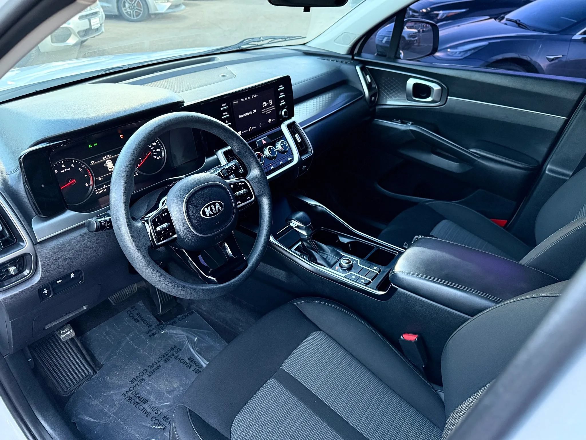 Used 2021 Kia Sorento LX AWD/4WD image 11