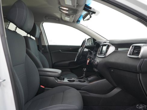 Used 2017 Kia Sorento AWD w/ LX Convenience Package image 11