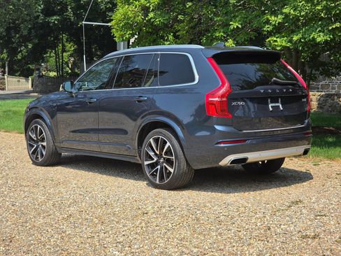 Used 2020 Volvo XC90 T6 Momentum w/ Protection Package Premier AWD/4WD image 5