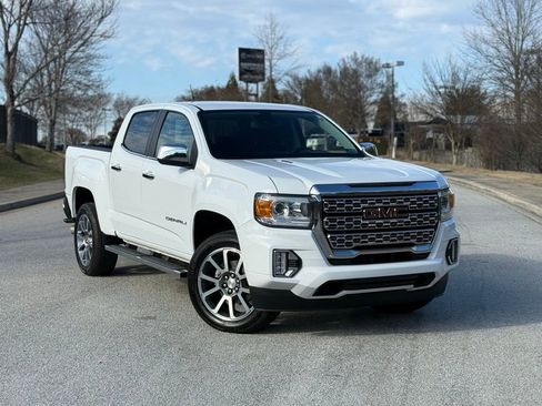 Used 2022 GMC Canyon Denali image 2