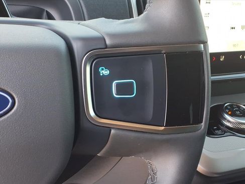 Used 2025 Ford Expedition Active image 27