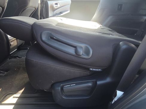 Used 2020 Nissan Pathfinder S image 19