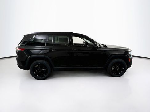 Used 2024 Jeep Grand Cherokee Limited w/ Black Appearance Package AWD/4WD image 4