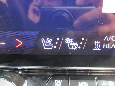 Used 2025 Chevrolet Blazer EV RS AWD/4WD image 24