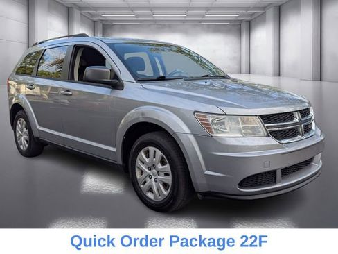 Used 2017 Dodge Journey SE w/ Flexible Seating Group image 2