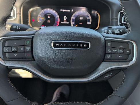 Used 2025 Jeep Wagoneer 4WD image 9