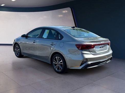 Certified 2022 Kia Forte LXS FWD image 3