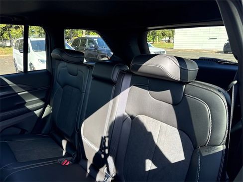 New 2025 Jeep Grand Cherokee Altitude image 27