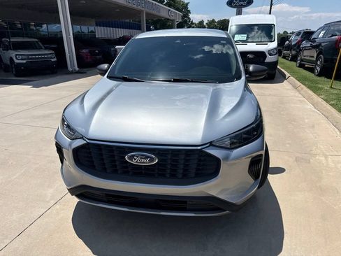 Used 2024 Ford Escape Active w/ Cold Weather Package FWD image 2