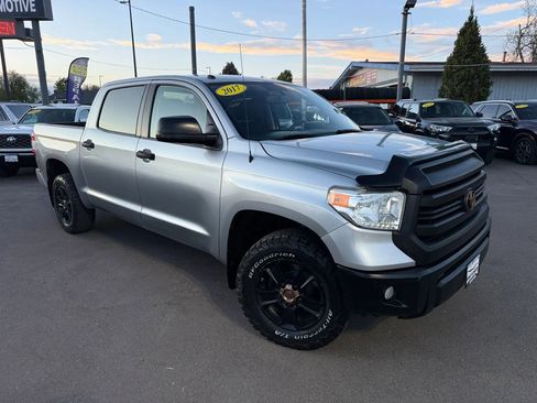 Used 2017 Toyota Tundra SR5 w/ SR5 Upgrade Package AWD/4WD image 3