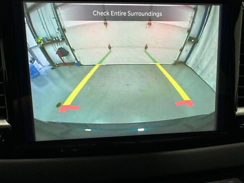 Used 2023 Chrysler Pacifica Touring-L image 36