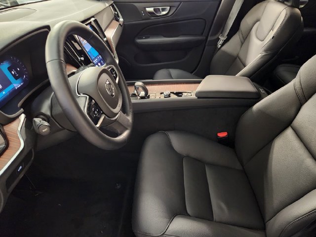 Certified 2026 Volvo V60 B5 Cross Country Plus w/ Protection Package Premier AWD/4WD image 13
