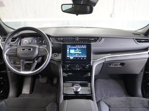 Used 2022 Jeep Grand Cherokee Altitude image 17