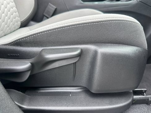 Used 2020 Chevrolet Equinox LS FWD image 22