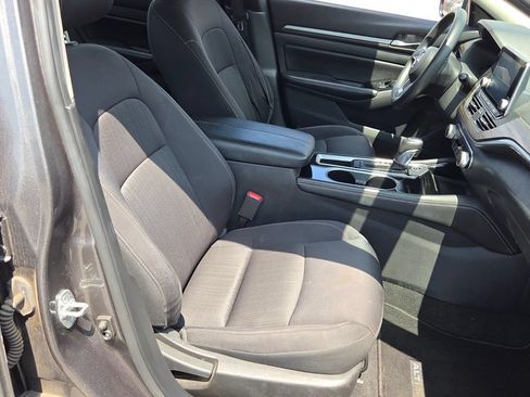 Certified 2023 Nissan Altima 2.5 SV FWD image 13