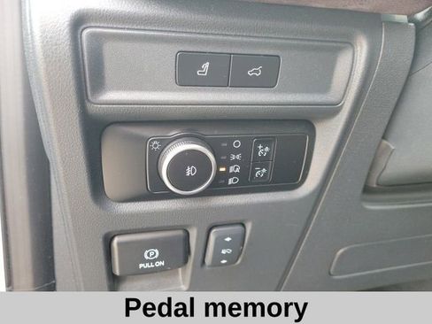 Used 2024 Ford Expedition Limited image 8