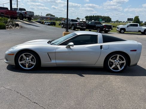 Used 2007 Chevrolet Corvette Coupe w/ Preferred Equipment Group RWD image 5